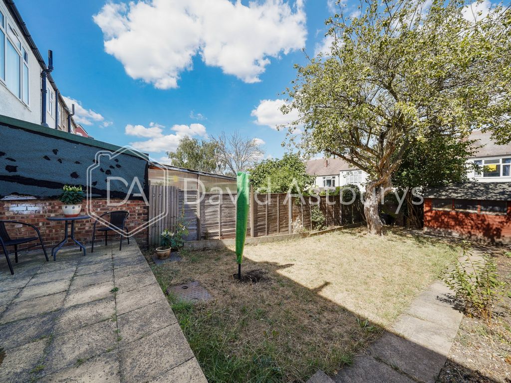 3 bed terraced house to rent in Wilmot Road, Downhills Park, London N17