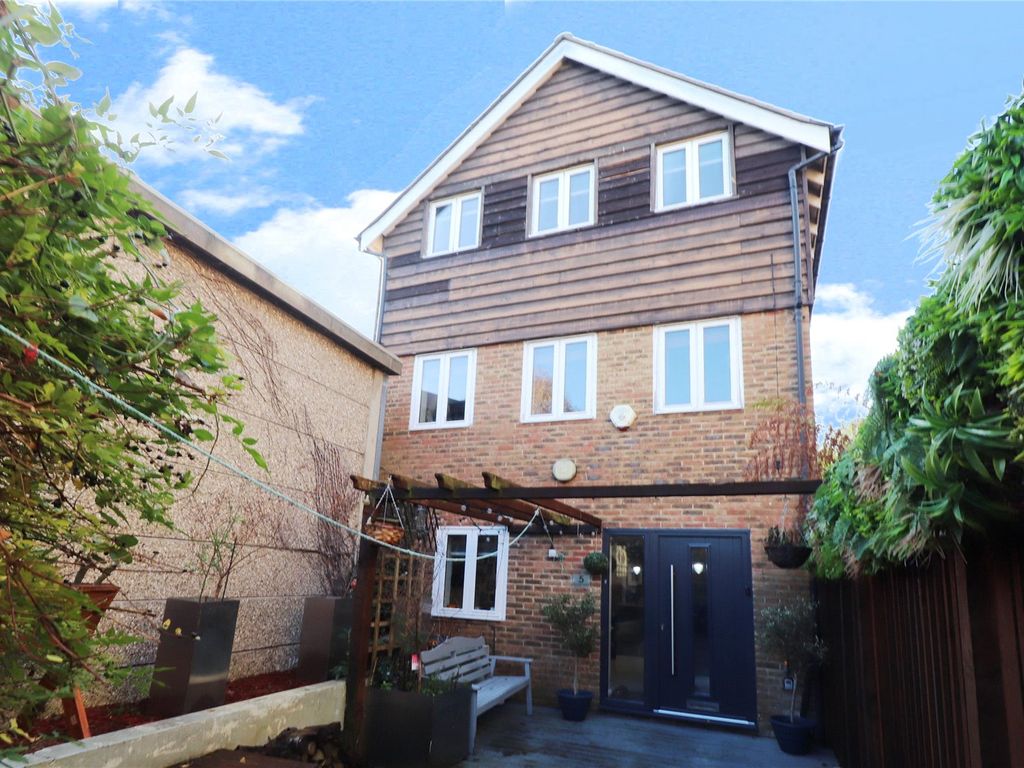 3 bed detached house for sale in Bendigo Wharf, Pier Road, Greenhithe
