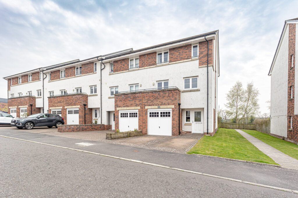 4 bed town house for sale in Maurice Wynd, Dunblane FK15 Zoopla