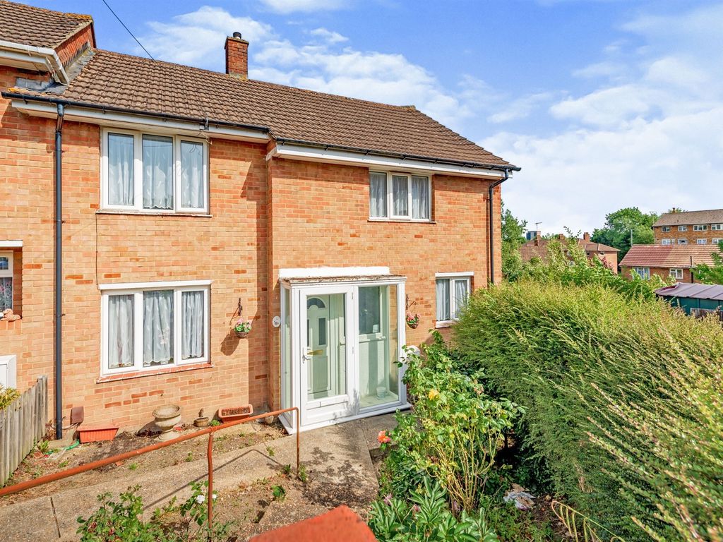 3 bed end terrace house for sale in Copley Close, Redhill RH1 Zoopla