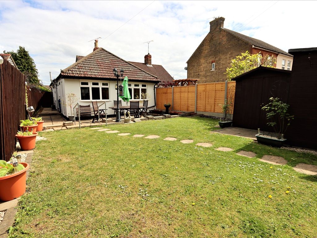 2 bed bungalow for sale in Brighton Road, Aldershot, Hampshire GU12