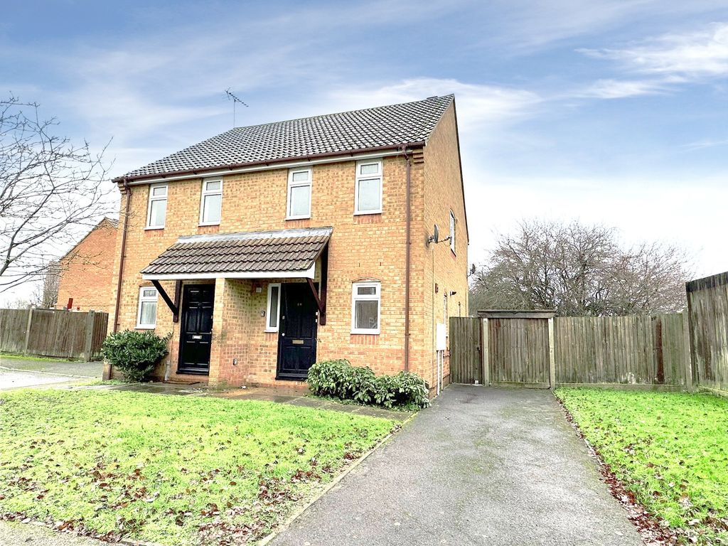 2 bed semidetached house for sale in Shelley Rise, Farnborough