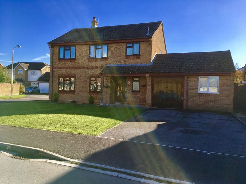 4 bed detached house to rent in Warrilow Close, Worle, WestonSuper