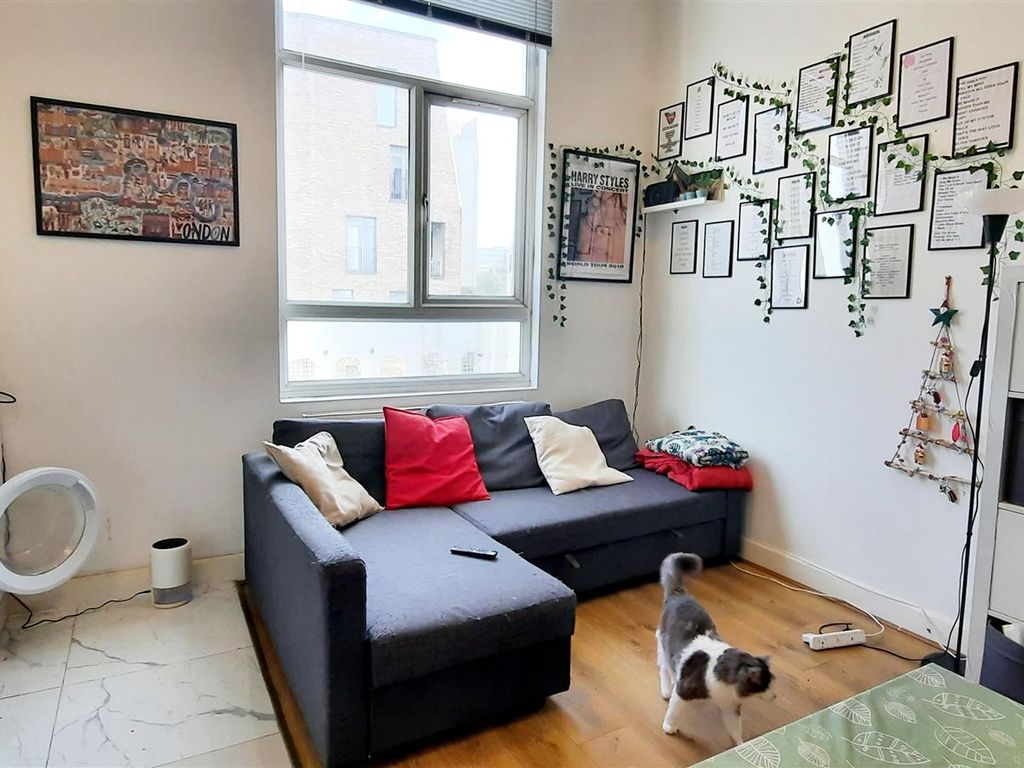 3 bed flat to rent in Cambridge Road, London NW6, £2,643 pcm Zoopla