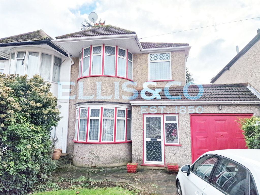 3 bed detached house to rent in Long Elmes, Harrow HA3 Zoopla