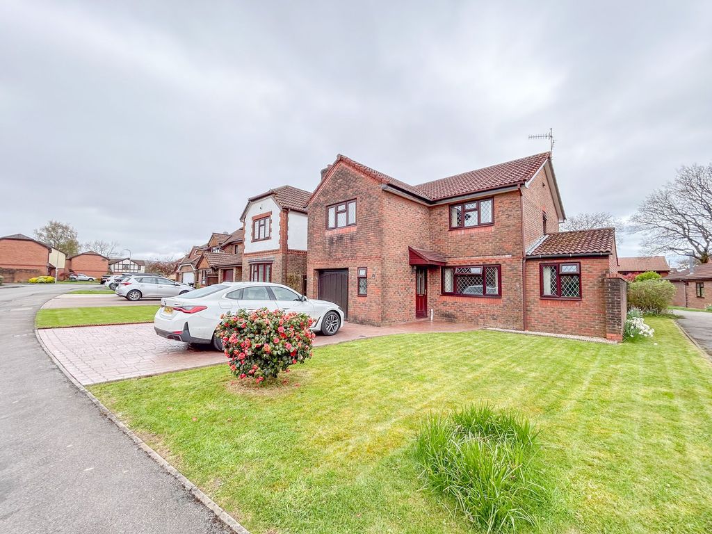 4 bed detached house for sale in Bala Drive, Rogerstone NP10, £425,000