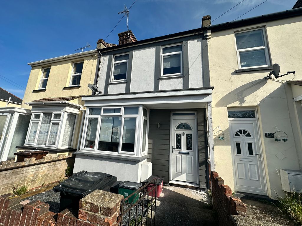 2 bed property to rent in Oxford Crescent, ClactonOnSea CO15, £1,150