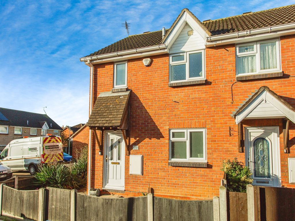3 bed semidetached house for sale in Benham Walk, Basildon SS13, £