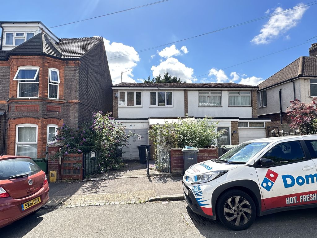 3 bed property for sale in 43 Milton Road, Luton, Bedfordshire LU1, £