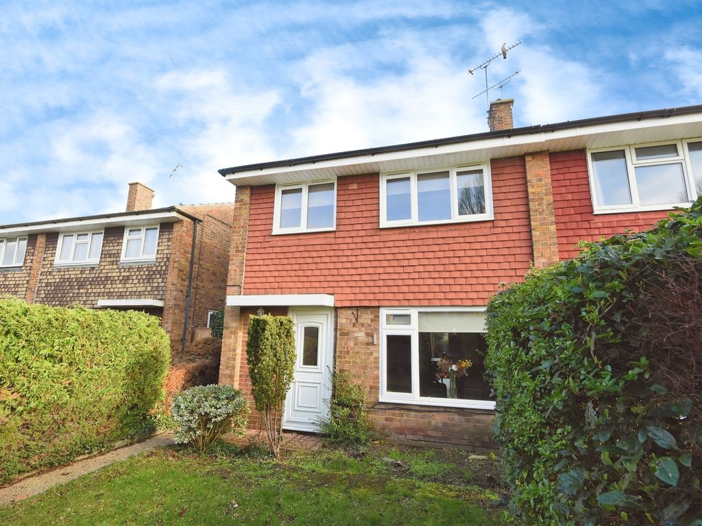 3 bed semidetached house for sale in Robin Way, Tile Kiln, Chelmsford