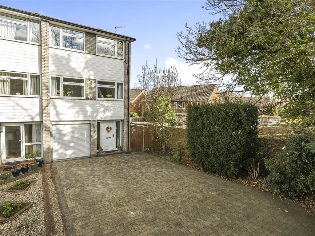3 bed end terrace house for sale in Green Park, StainesUponThames