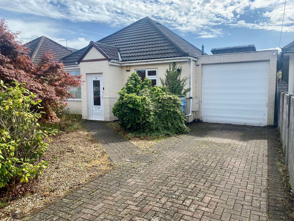3 bed detached bungalow for sale in Mossley Avenue, Poole BH12, £