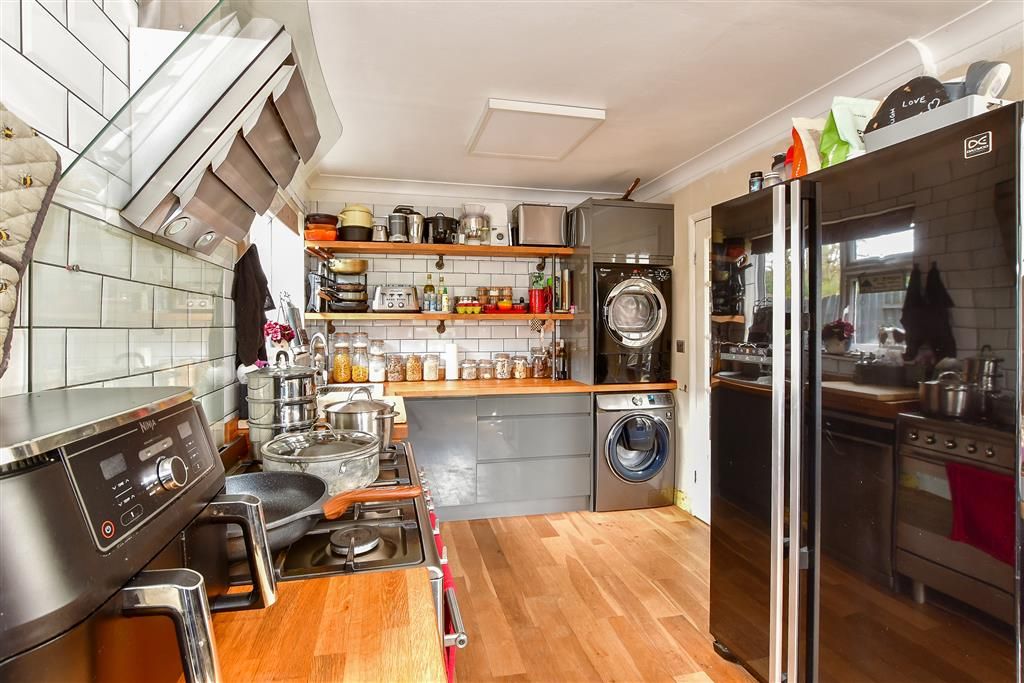 3 bed semidetached house for sale in Smithers Lane, East Peckham