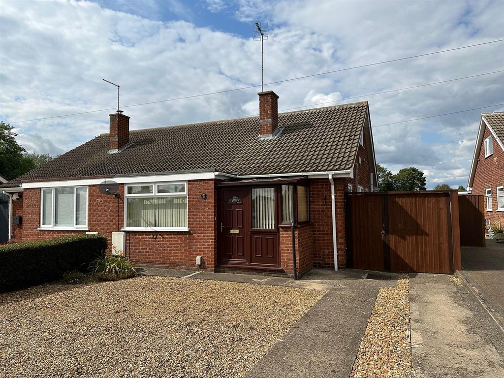 2 bed semidetached bungalow for sale in Oakleigh Drive, Orton