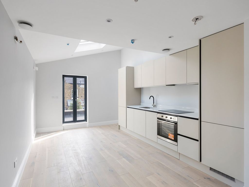 2 bed flat for sale in Bloemfontein Road, Shepherd's Bush, London W12