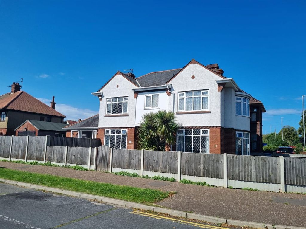 3 bed detached house for sale in Middleton Road, Gorleston, Great