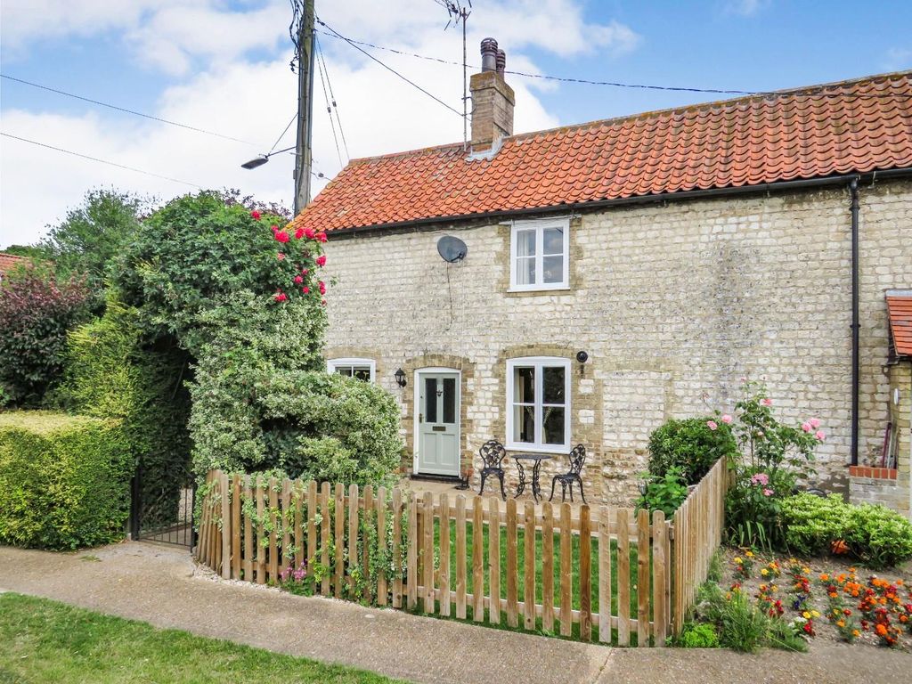2 bed end terrace house for sale in Hall Lane, Northwold, Thetford IP26