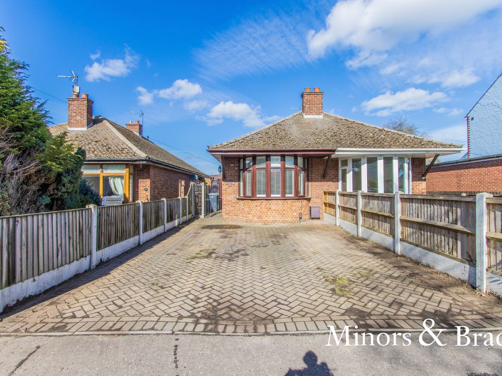 2 bed semidetached bungalow for sale in Western Road, Gorleston, Great Yarmouth NR31, £210,000