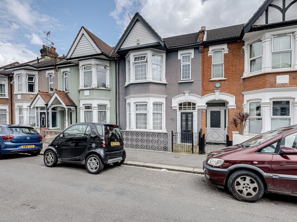 3 bed terraced house for sale in Tintern Avenue, WestcliffOnSea SS0