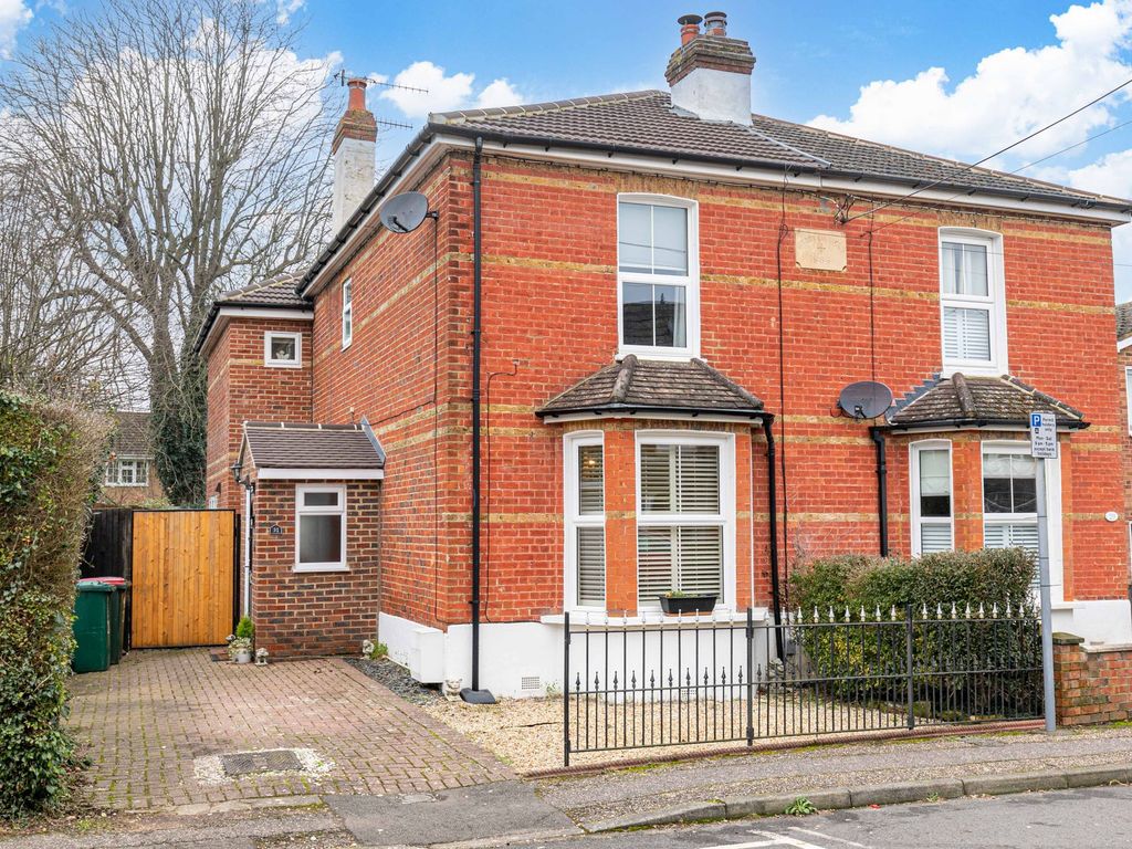 3 bed semidetached house for sale in Princess Road, Crawley RH11 Zoopla