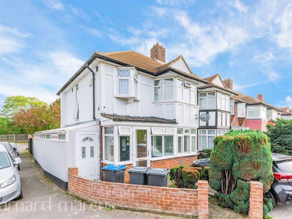 3 bed end terrace house for sale in Tamworth Lane, Mitcham CR4 Zoopla