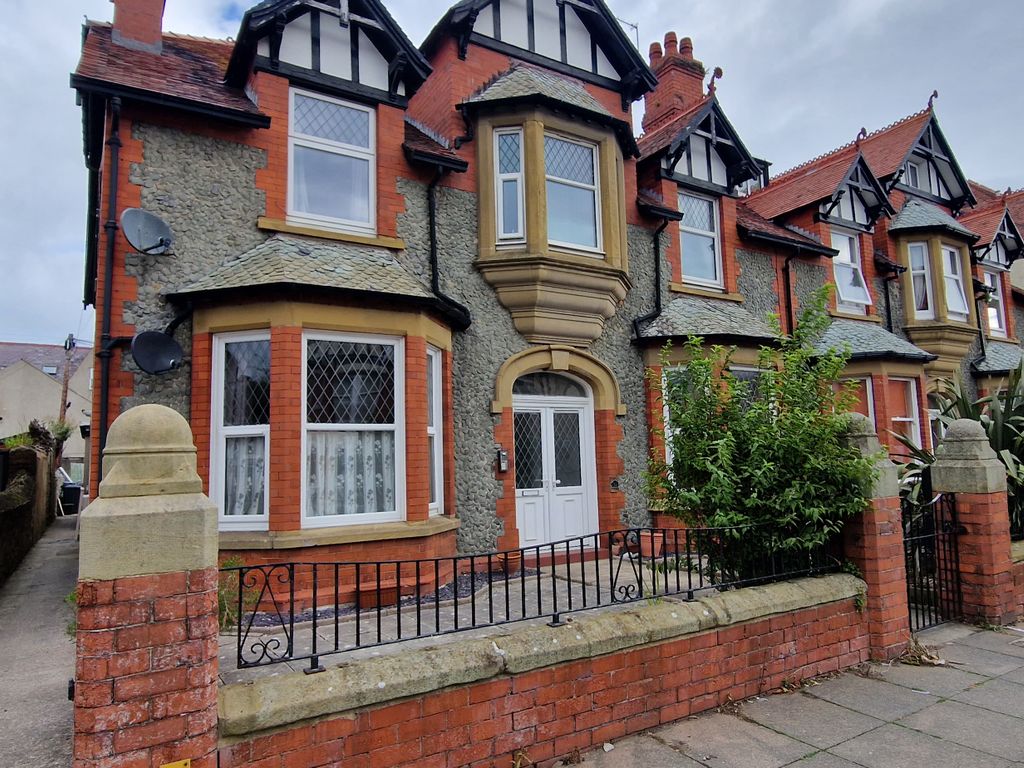 1 bed flat to rent in Mostyn Avenue, Llandudno LL30, £550 pcm Zoopla