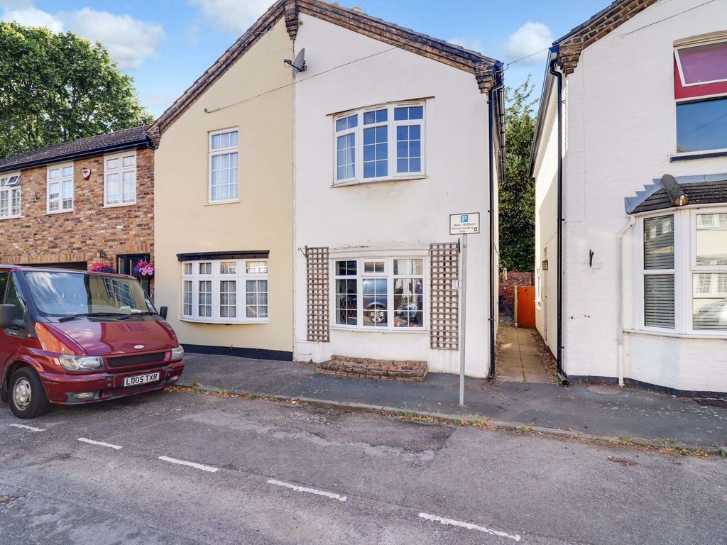 2 bed semidetached house for sale in Farmers Road, Staines TW18, £