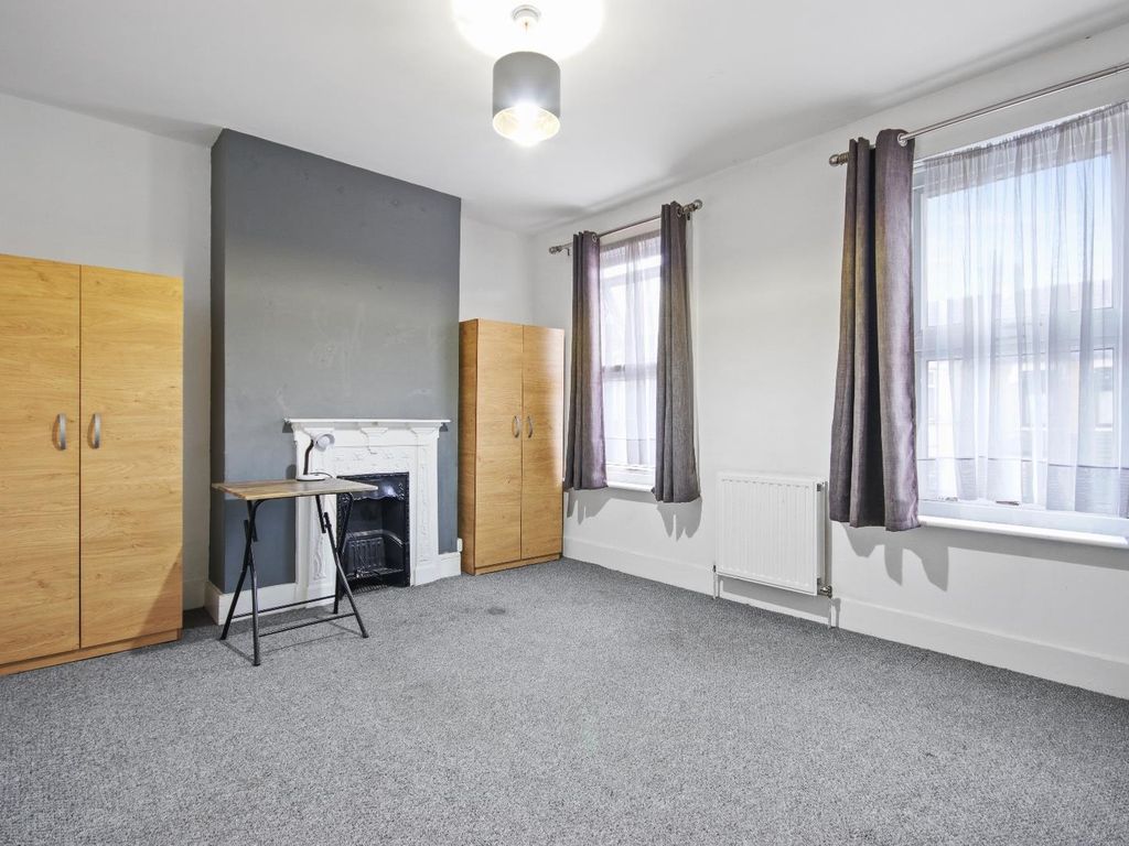 3 bed property for sale in Cranborne Road, Barking IG11 Zoopla