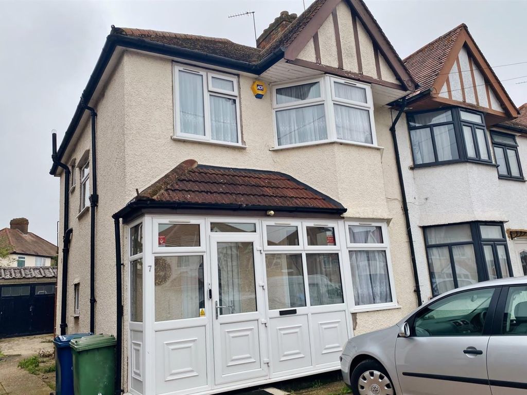 3 bed semidetached house to rent in Merlin Crescent, Edgware, Greater