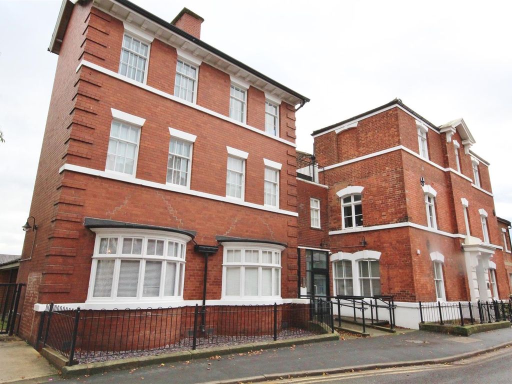 2 bed flat to rent in New Lane, Selby YO8, £675 pcm Zoopla
