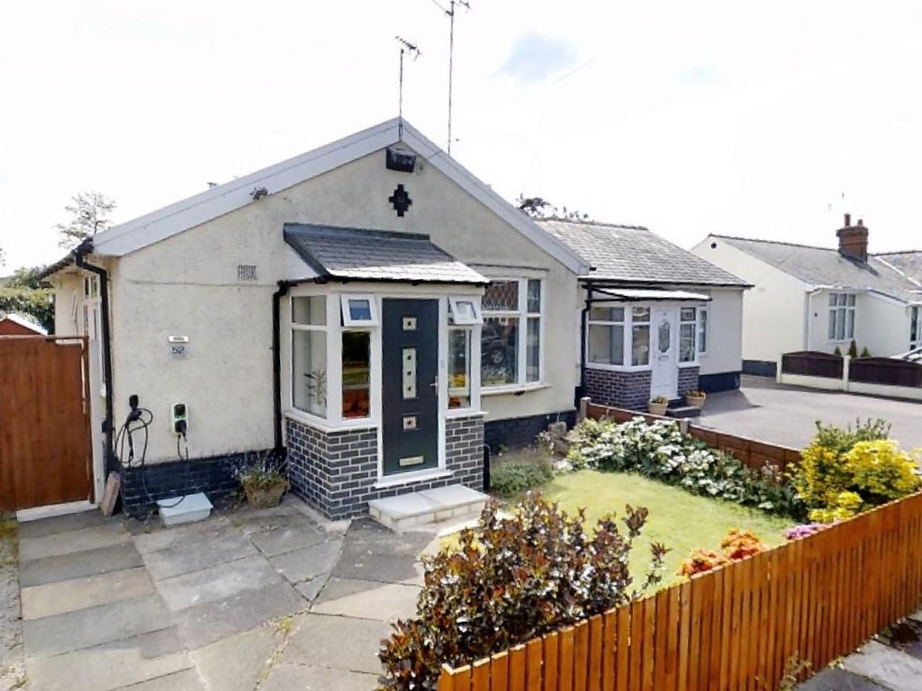 2 bed semidetached bungalow to rent in Trevor Road, Urmston