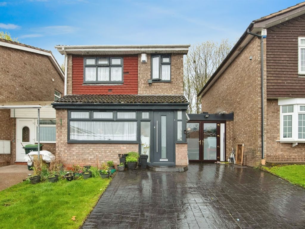 3 bed link detached house for sale in St. Christopher Close, West