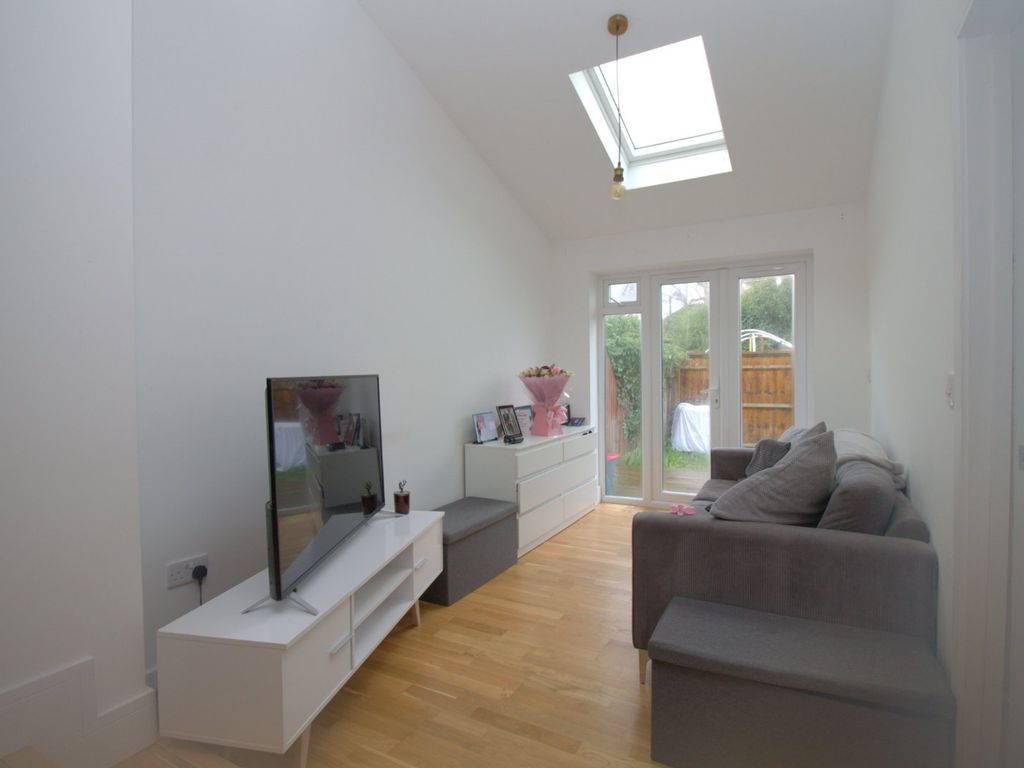 1 bed flat for sale in Crabtree Lane, Lancing, West Sussex BN15, £