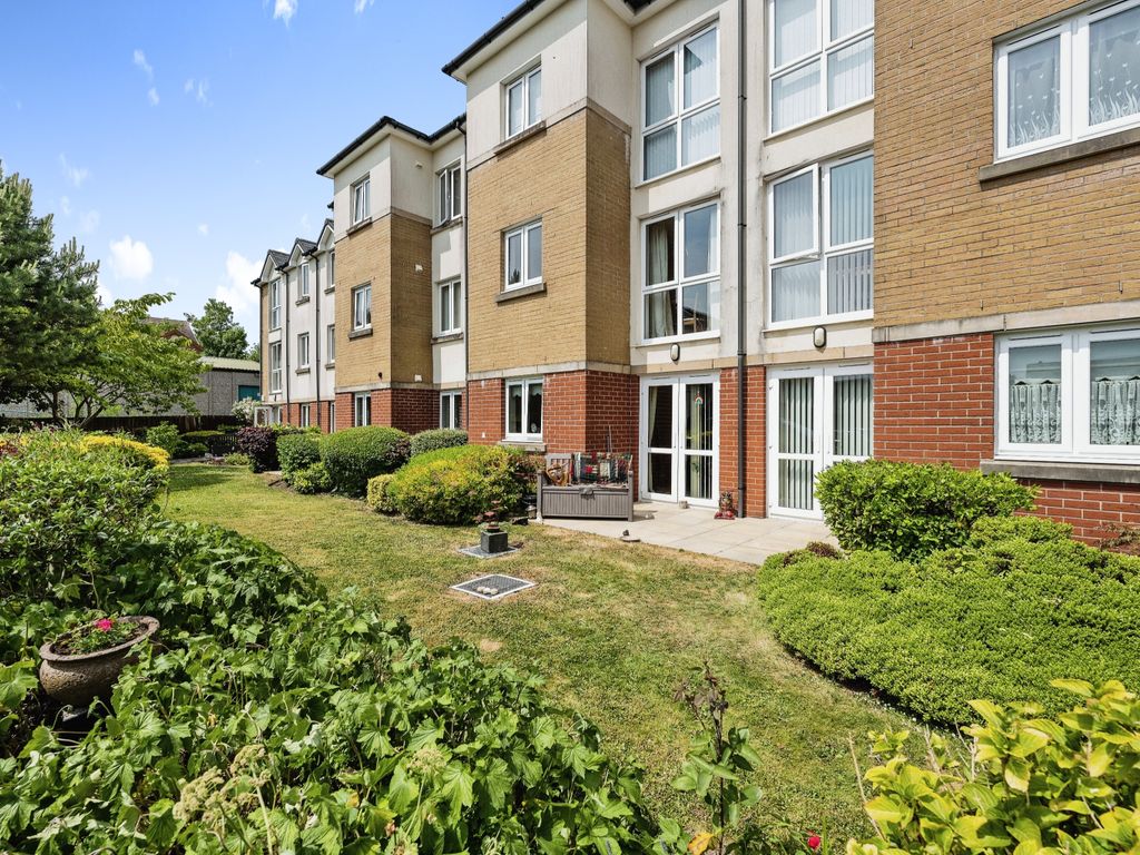 1 bed flat for sale in Alexandra Road, Gorseinon, Swansea SA4, £95,000