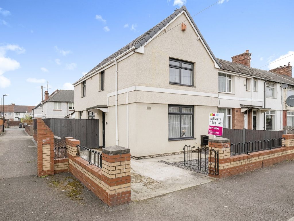 3 bed end terrace house for sale in The Avenue, Bentley, Doncaster DN5