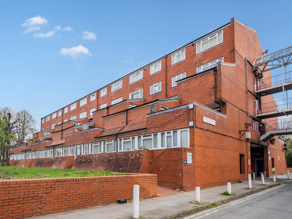 3 bed flat for sale in Sadler Close, Mitcham CR4, £230,000 Zoopla