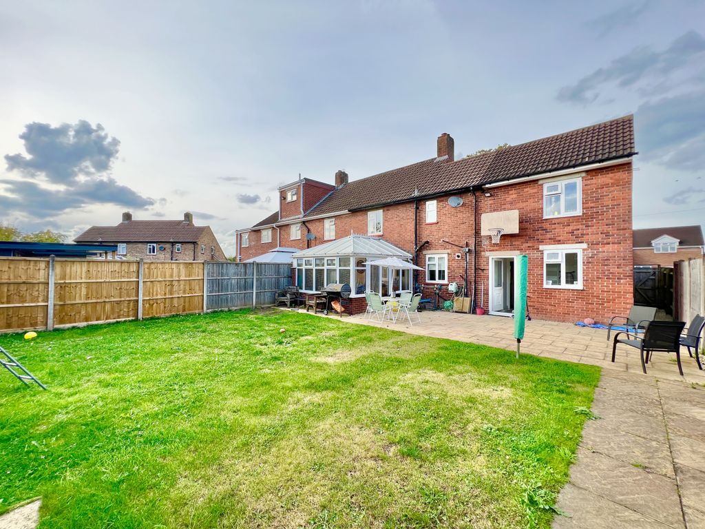 4 bed semidetached house for sale in Hill Road, Donnington, Telford