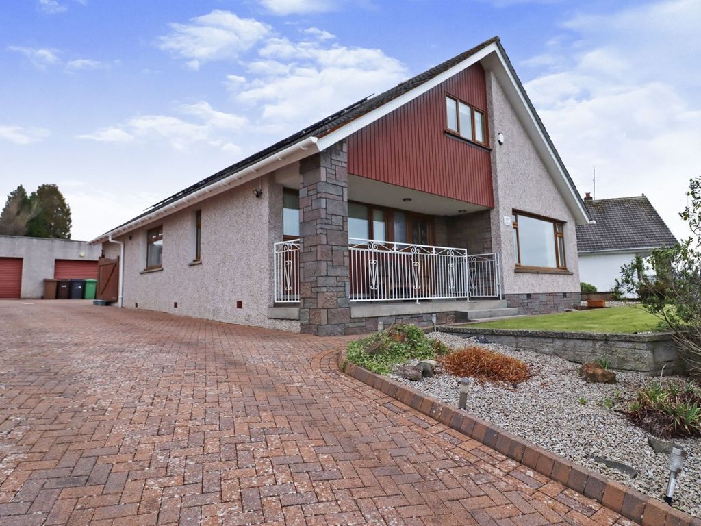 5 bed detached bungalow for sale in Lammermuir Place, Kirkcaldy, Fife
