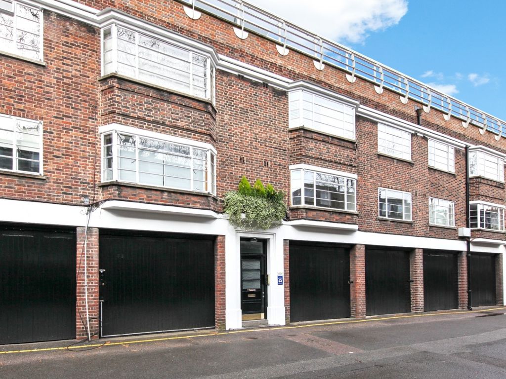1 bed flat to rent in Gower Mews, London, Greater London WC1E, £2,383