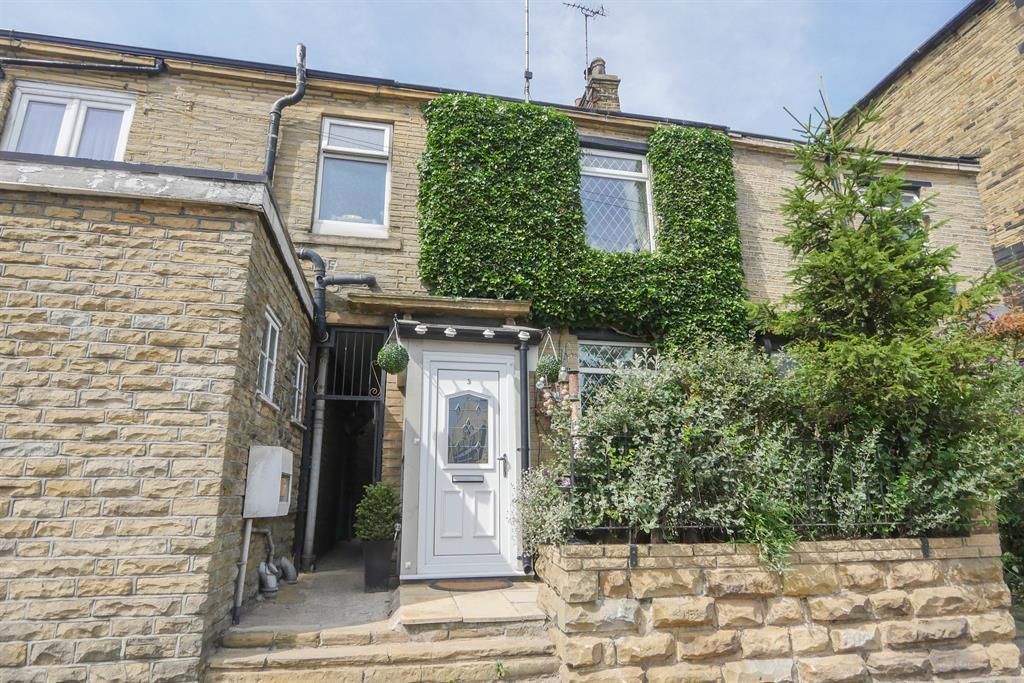 2 bed terraced house for sale in Essex Street, Bradford BD4, £69,950