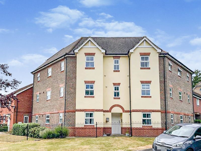 2 bed flat for sale in Woodland Walk, Aldershot GU12 Zoopla