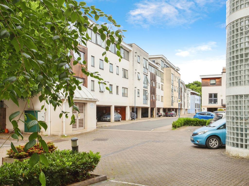 1 bed flat for sale in Clifford Way, Maidstone ME16, £160,000 Zoopla