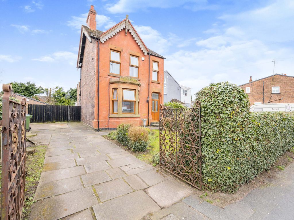 4 bed detached house for sale in Ditchfield Road, Widnes, Cheshire WA8