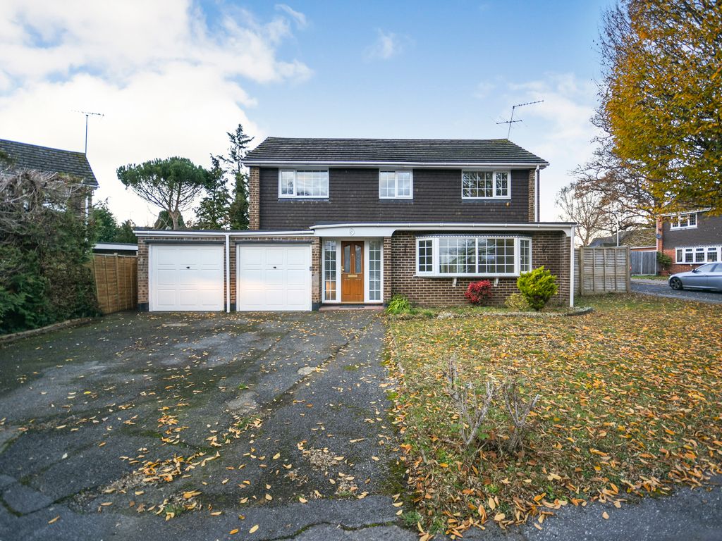 4 bed detached house for sale in Woodlands Grove, Caversham, Reading