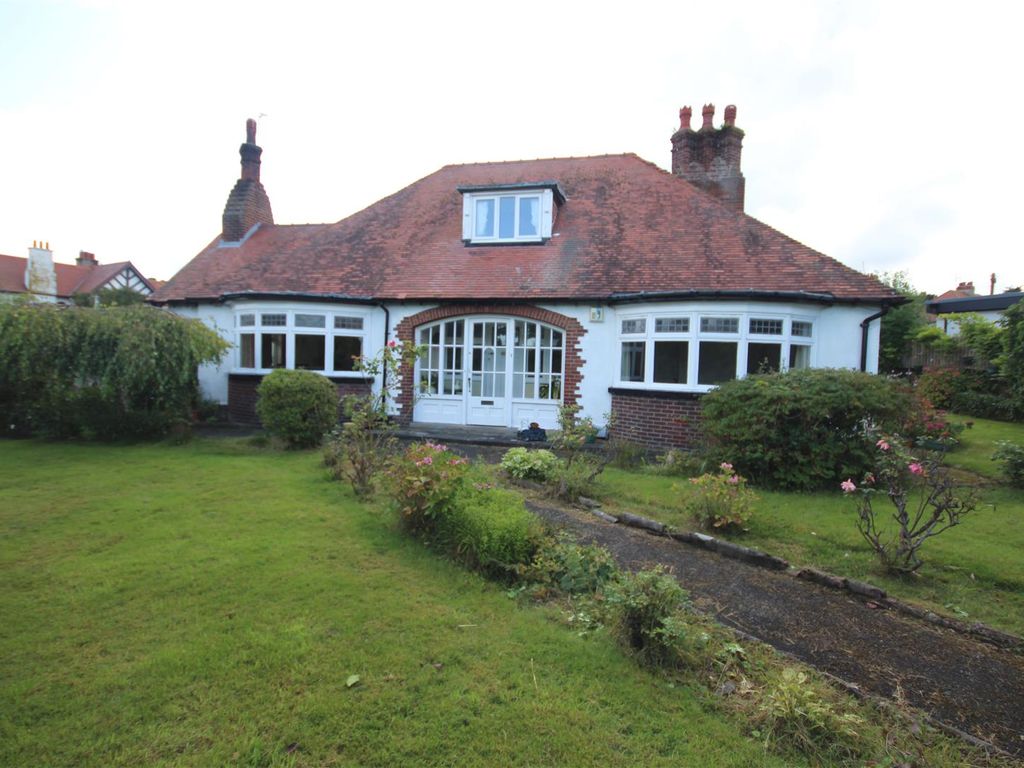 4 bed detached bungalow for sale in Roumania Drive, Llandudno LL30, £