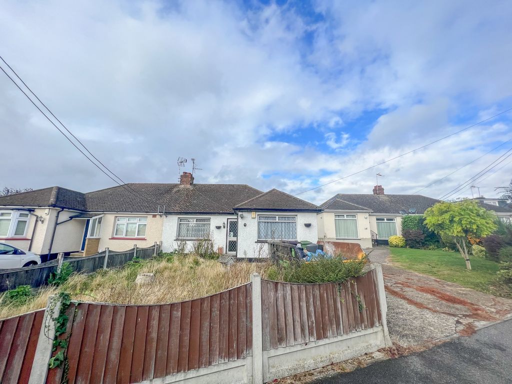 2 bed semidetached bungalow for sale in Hamilton Gardens, Hockley SS5