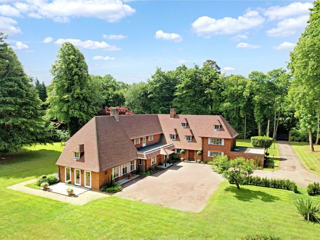 6 bed detached house for sale in Nightingales Lane, Chalfont St. Giles