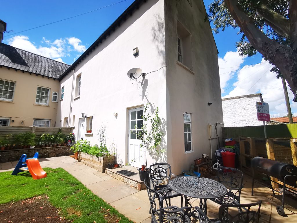 4 bed end terrace house for sale in Sodbury Road, Wickwar, WottonUnder