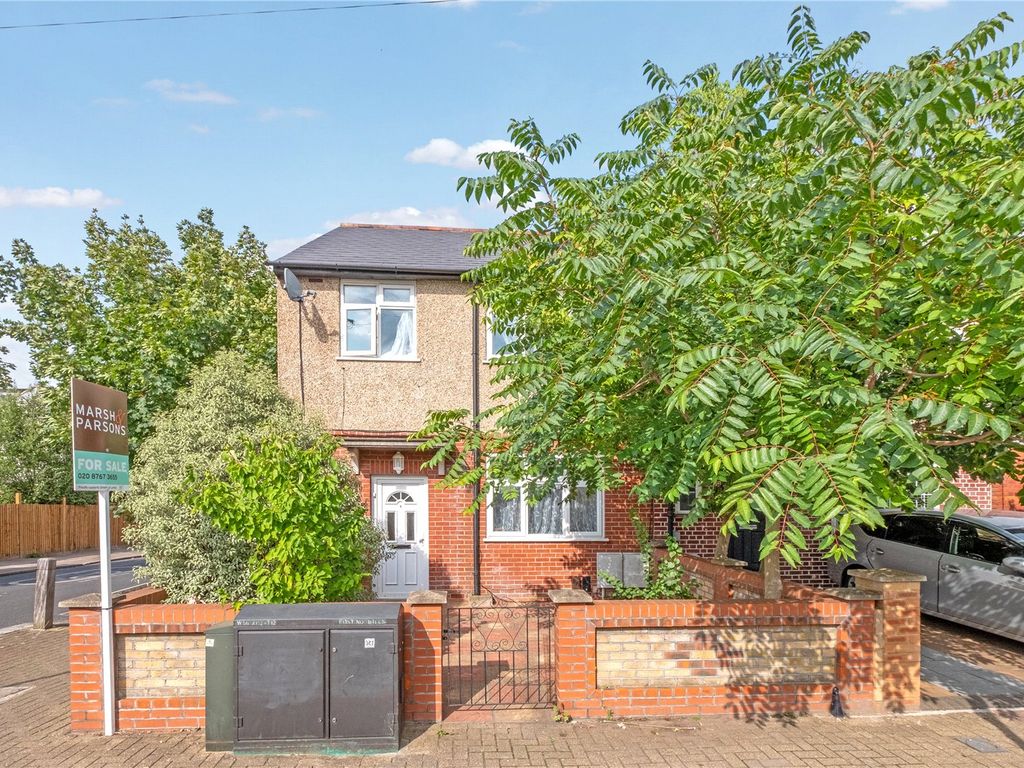 3 bed end terrace house for sale in Topsham Road, London SW17, £750,000