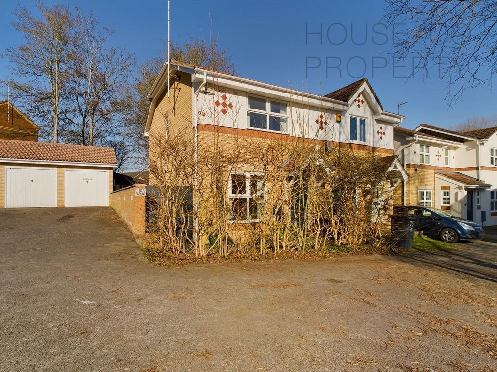 3 bed semidetached house for sale in Evans Close, St. Annes Park